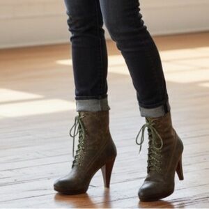 Frye Harlow Campus Lace Up Brown/Olive Green Suede Heeled Zip Up Ankle Booties